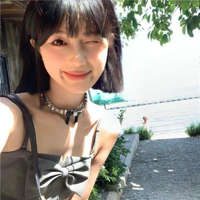 美丽见习生海报